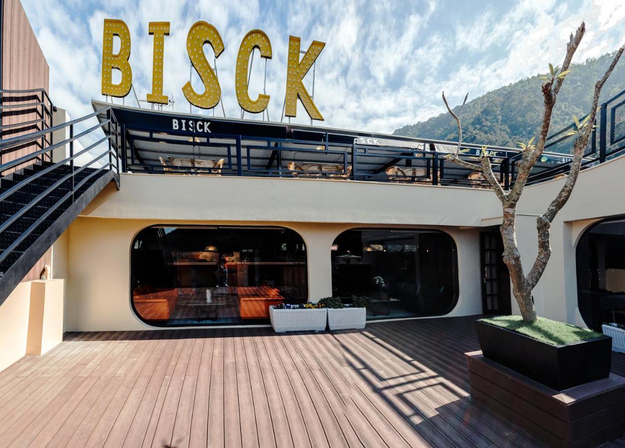 פולי Bisck Hotel & Resort מראה חיצוני תמונה